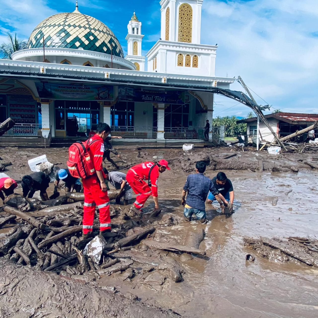 PMI Mulai Kirimkan Barang Bantuan untuk Korban Banjir Bandang Sumbar