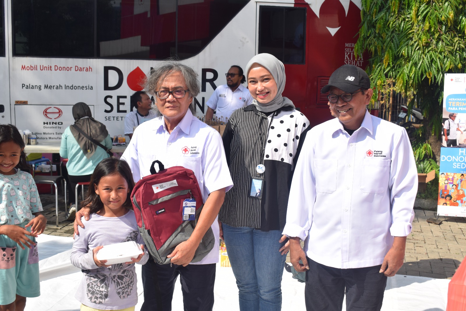 HUT ke-25 PMI Kota Tangerang : Berbagi Perlengkapan Sekolah, Donor Darah, & Sepakbola Ceria