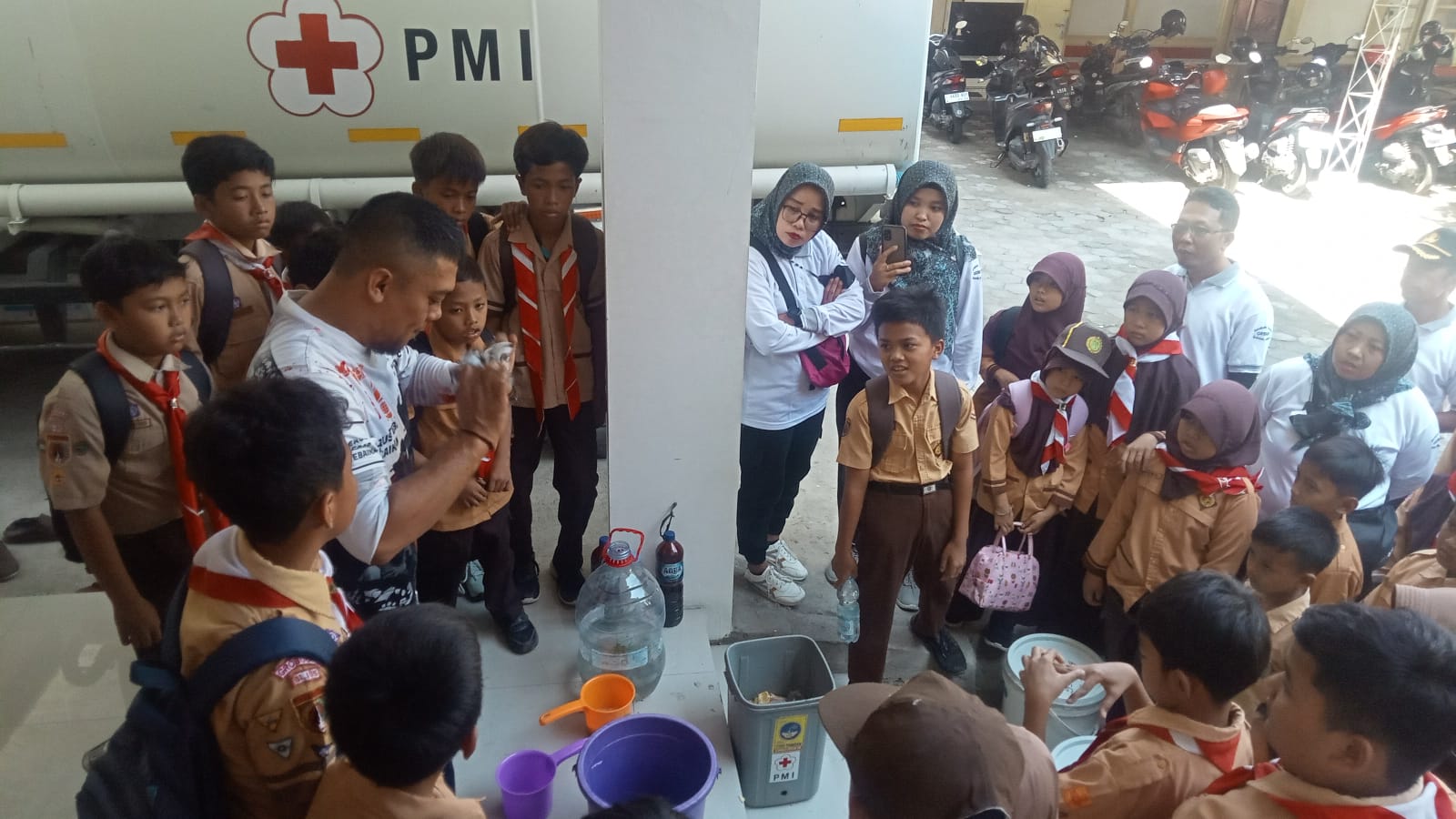 PMI Grobogan didatangi puluhan siswa SD N 4 Grobogan